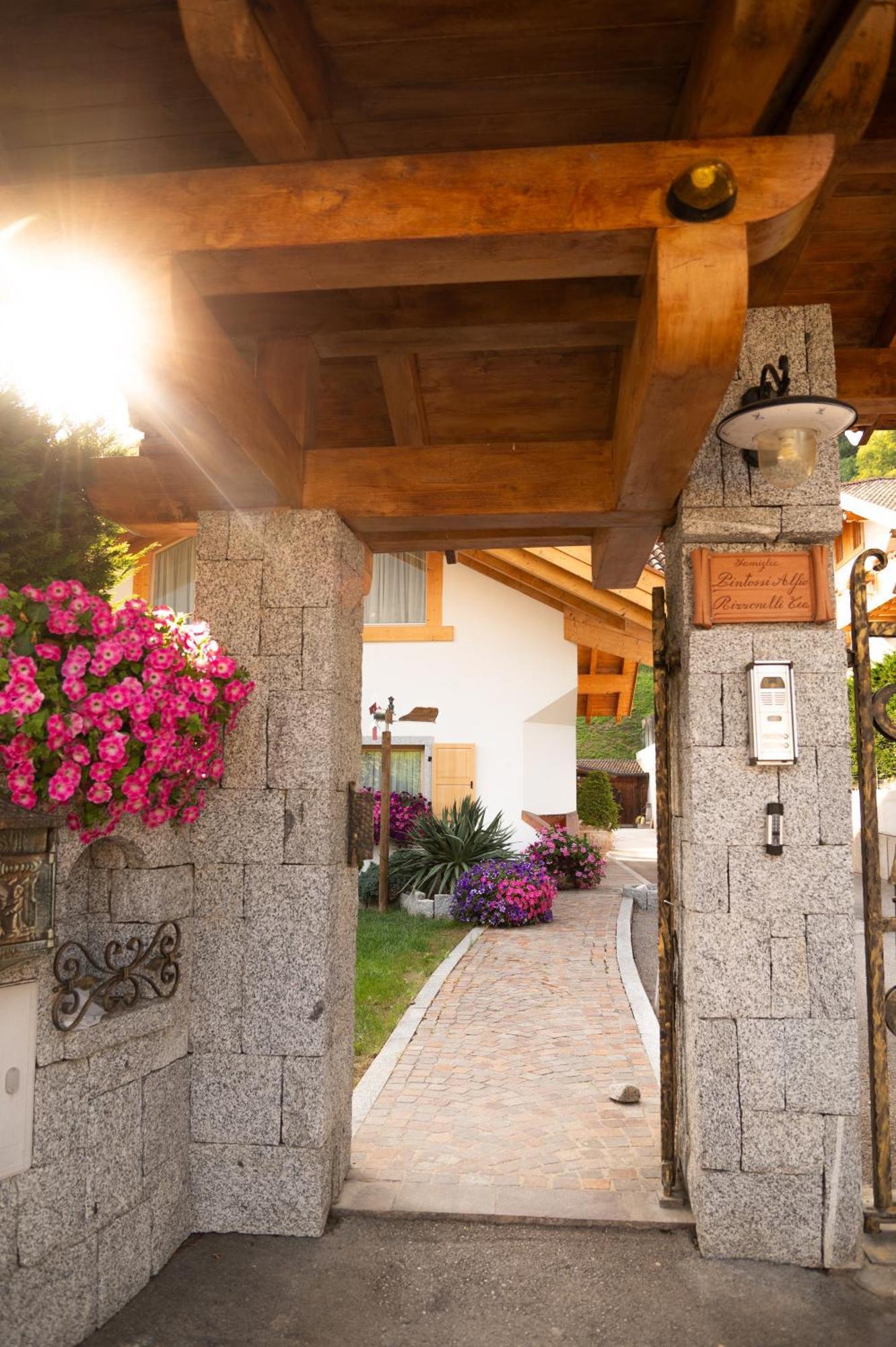 Alfio'S Alpen Suite Roncone Exteriör bild